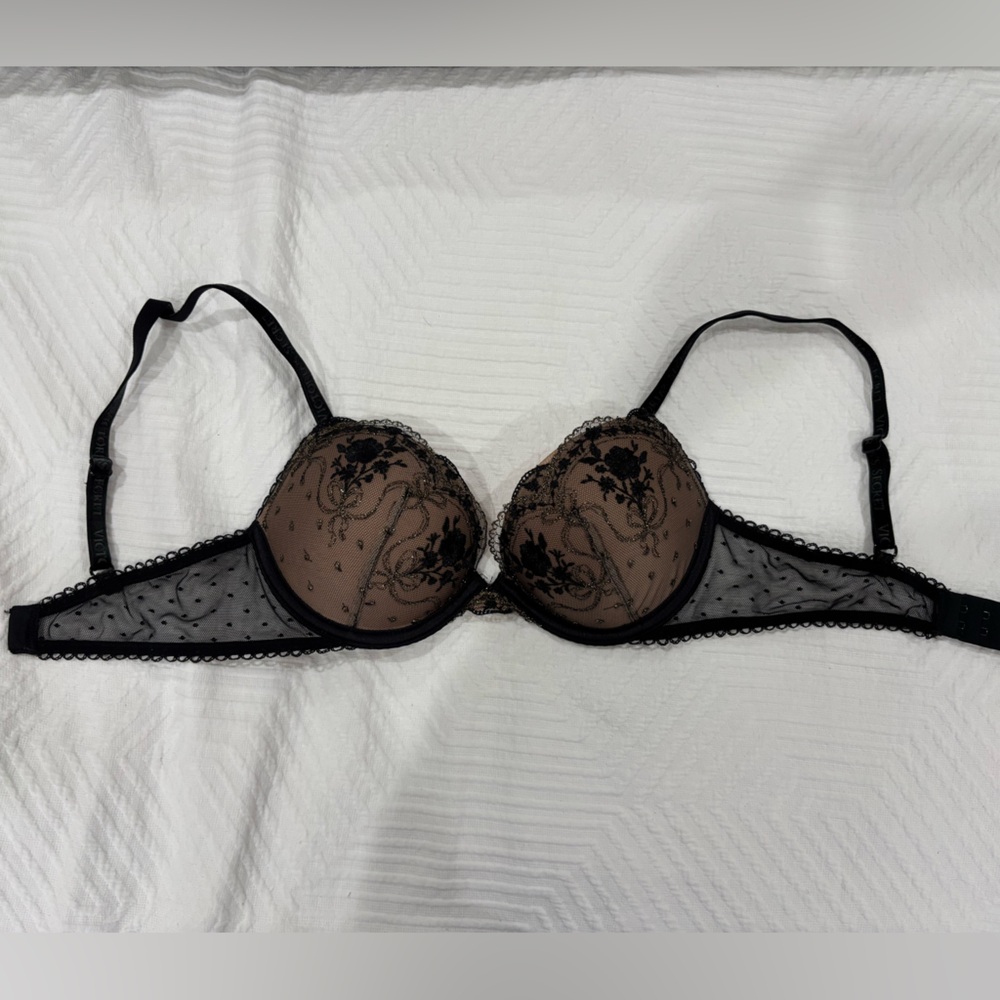 Victoria's Secret Black and Tan Lace Bra
